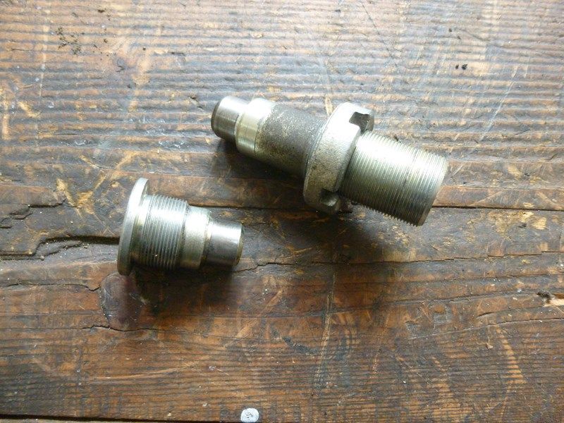 Jeu de deux pions de centrage de bras oscillant Honda VT 500 C (PC08)