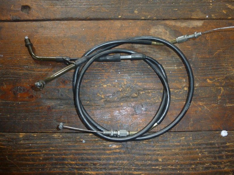 Jeu de deux câbles de gaz Suzuki 650 Bandit 2005-06