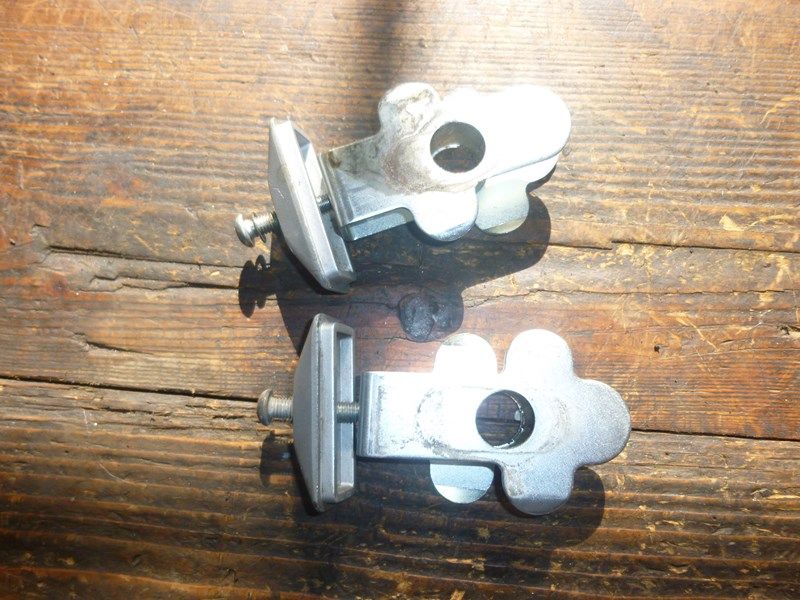 Jeu de deux tendeurs de chaîne Suzuki 650 Bandit 2005-06