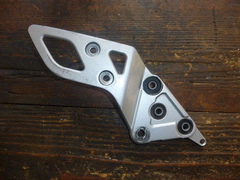 Platine avant droite Suzuki 650 Bandit 2005-06