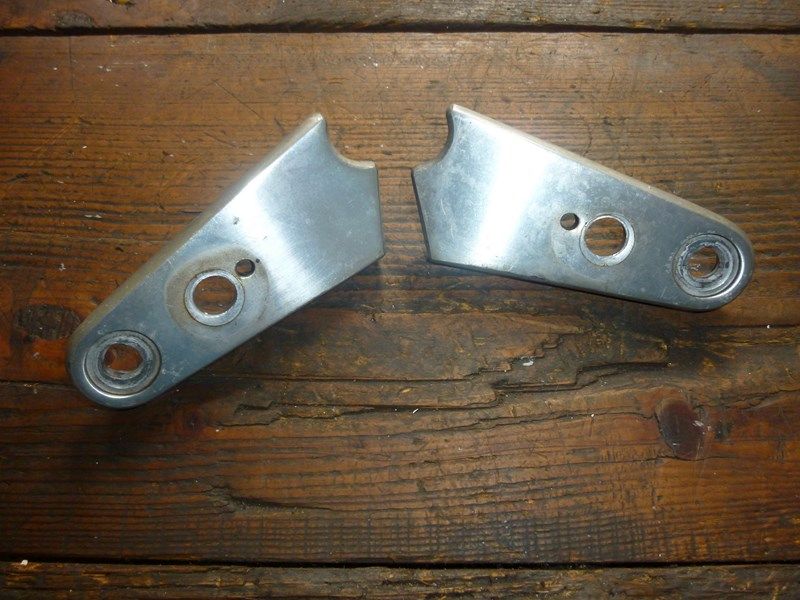 Jeu de deux pattes de phare Honda VT500C (PC08)