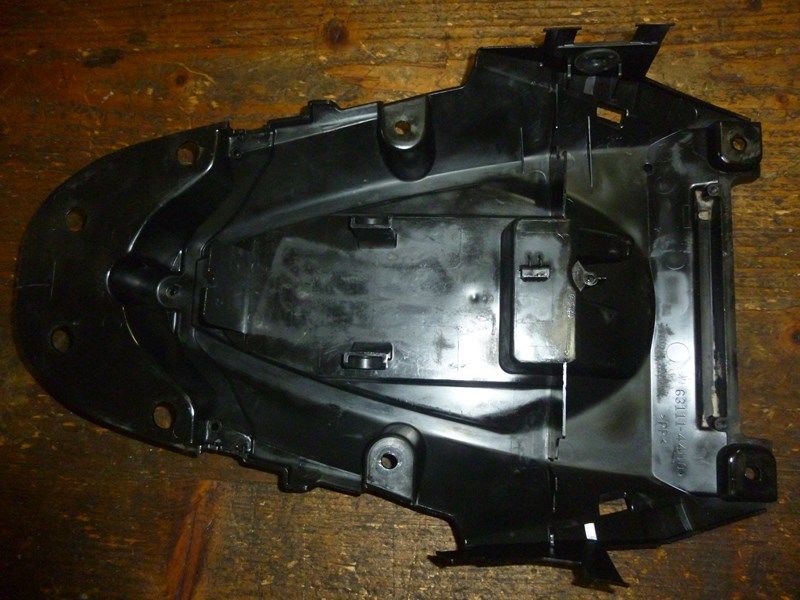 Coffre arrière de rangement SFV 650 Gladius (60311-44H0) 2009-2014