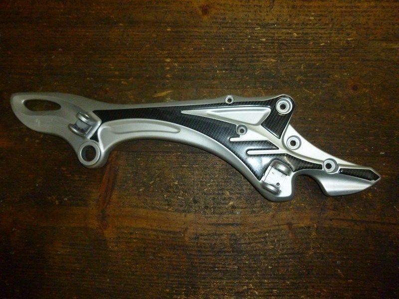 Platine droite Suzuki SFV 650 Gladius 2009-2014