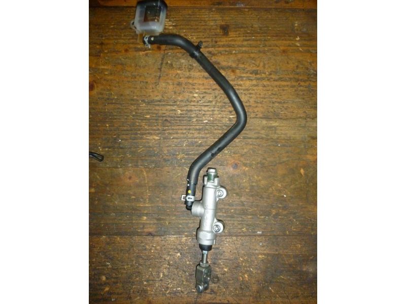 Maître cylindre de frein arrière Suzuki SFV 650 Gladius 2009-2014