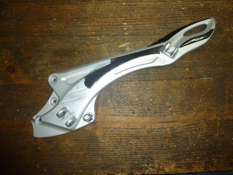Platine gauche Suzuki SFV 650 Gladius 2009-2014