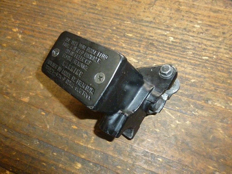 Maître cylindre de frein avant Suzuki SFV 650 Gladius 2009-2014