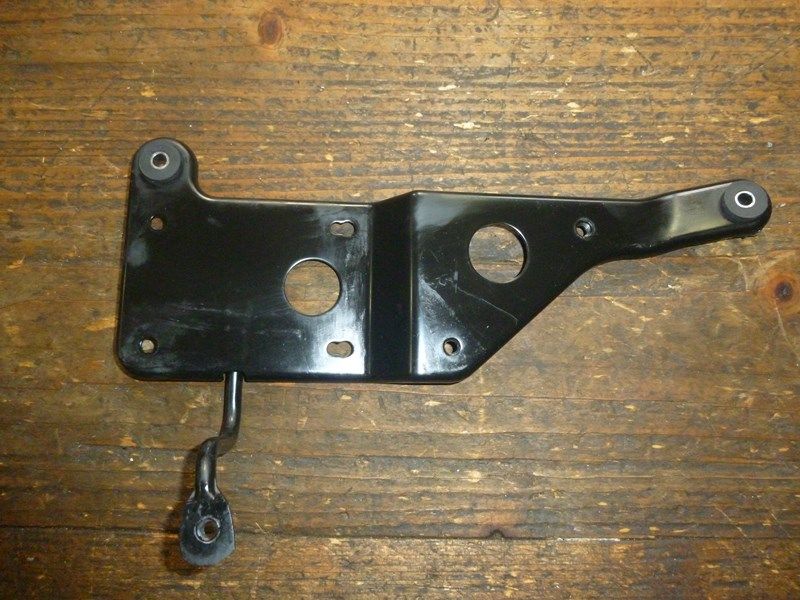 Support bobine haute tension et régulateur Suzuki SFV 650 Gladius 2009-2014