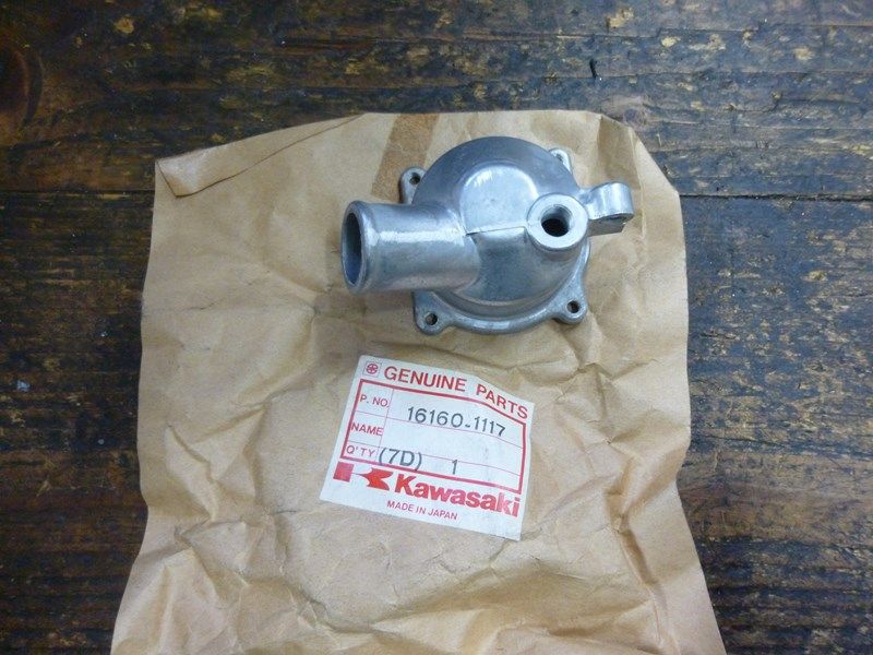 Carter de thermostat Kawasaki ZZR 600 1990-06, GPX 750 R 1987-89, ZZR 1100 1995-99, ZRX 1200 2001-06, 1200 ZZR 2002-05 (16160-1117)