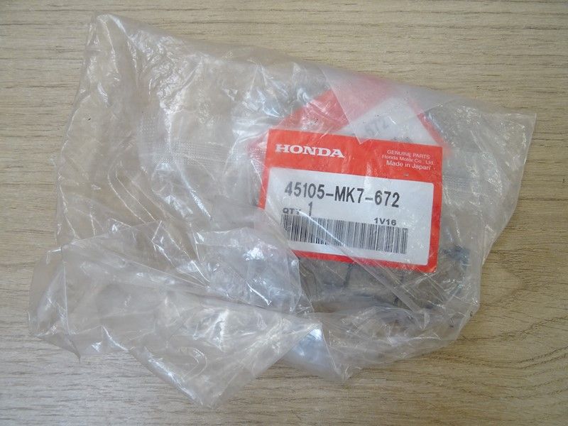 Paire de plaquettes de frein avant Honda CB 750 K type RC01 1979/1982 (45105-MK7-672)