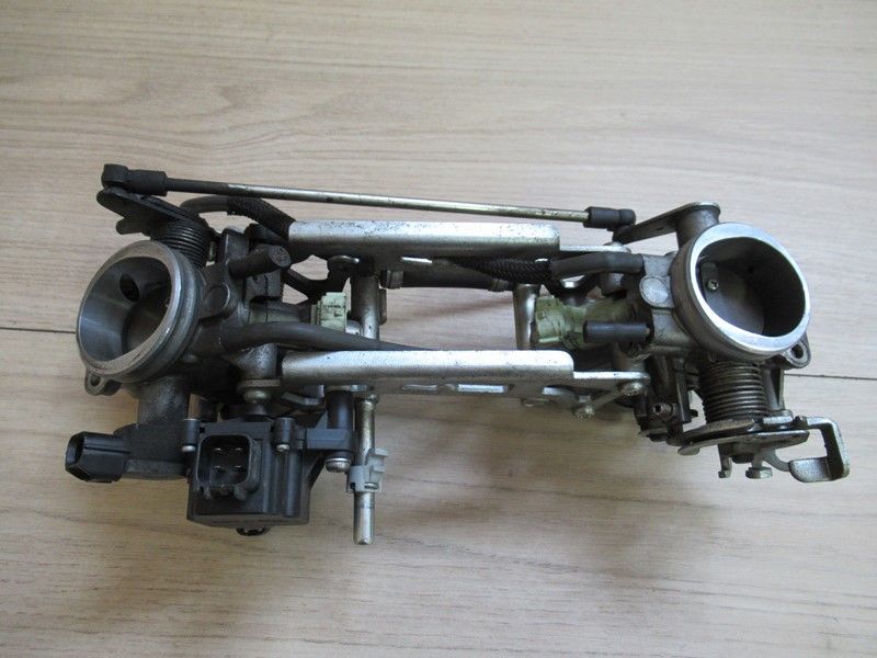 Rampe d'injection Suzuki SV650S 2003-2010