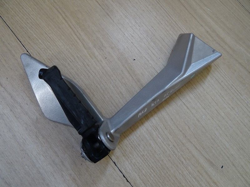 Platine repose pied passager droit KTM 125, 200, 390 Duke 2011/2016 (90103049000)