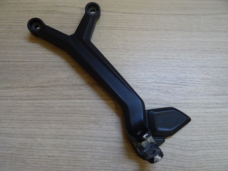 Platine passager gauche Triumph 660 Trident 2021/- (T2086605)