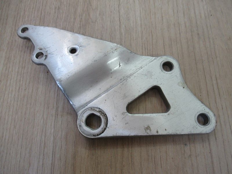 Platine repose-pied Avant droit Suzuki GSXR 750 (GR7AD) 1991