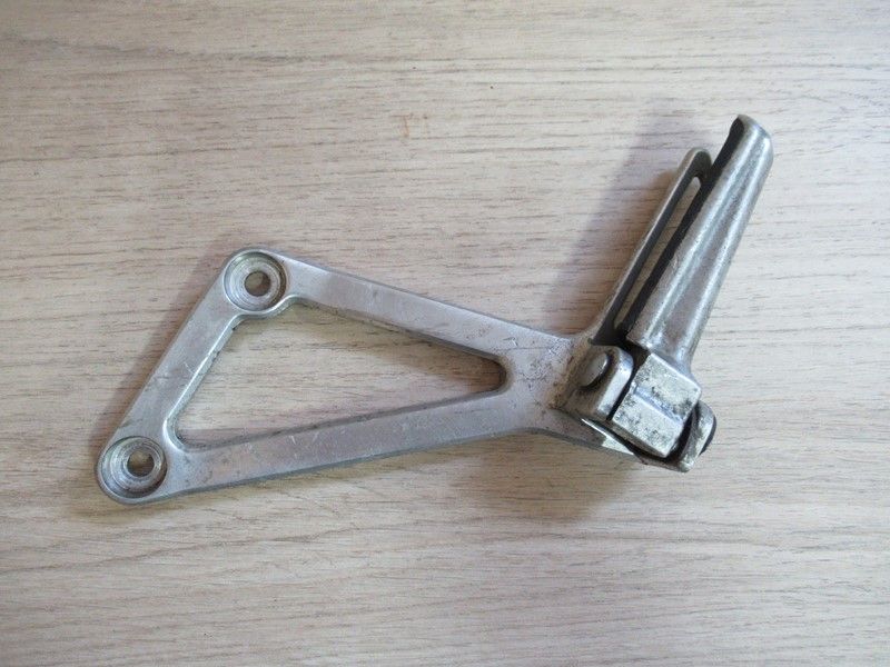 Platine et repose-pied arrière gauche Honda NX250 1988-1996