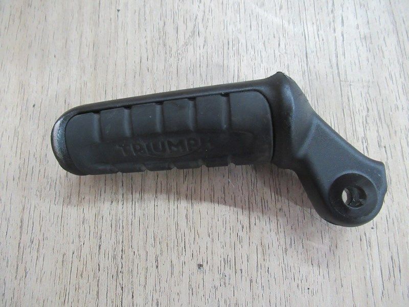 Repose pied avant gauche Triumph Bonneville T100 Black