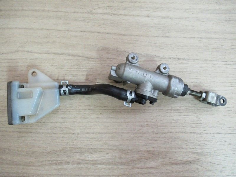 Maître-cylindre de frein arrière Suzuki GSXR1000 2001-2002