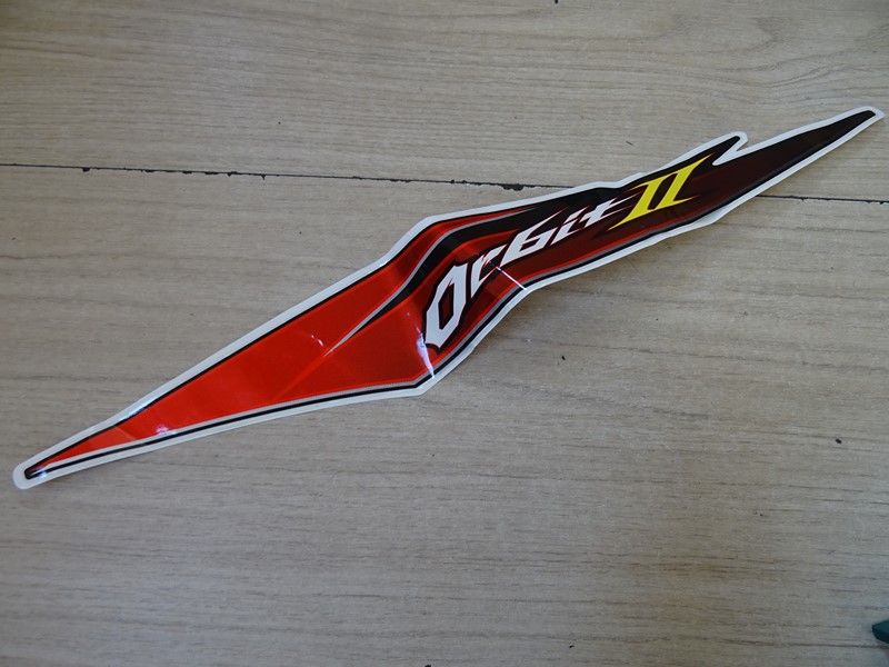 Sticker supérieur flanc gauche Sym 50cc Orbit2 (87128-AWD-000)