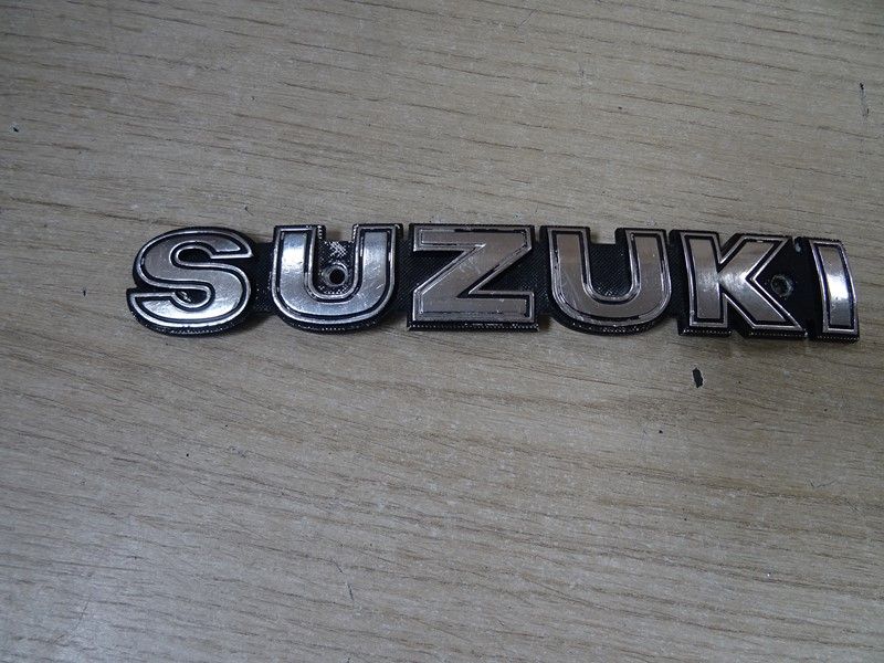 Insigne de réservoir droit ou gauche Suzuki GS 650 E 1981/1983