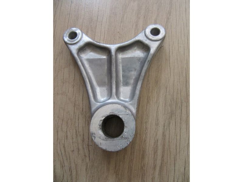 Support d'étrier arrière Suzuki 750 GSXF 1998/2006 (JS1AK)