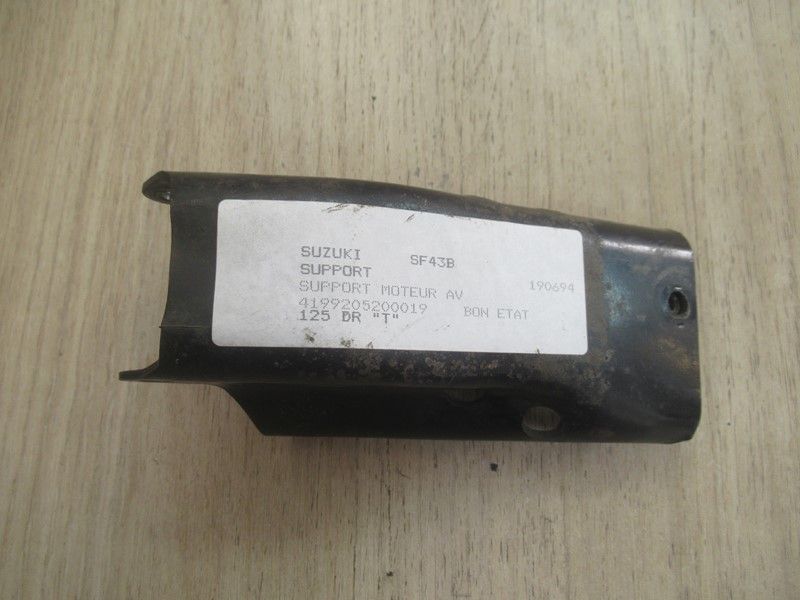 Support moteur avant Suzuki 125 DR 1985-1993 (SF43B)