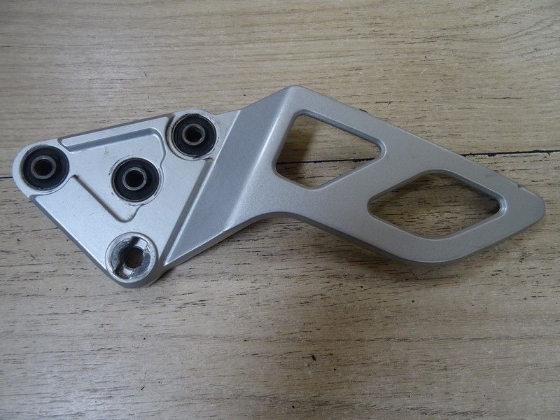 Platine avant gauche Suzuki 650 GSF 2005–2006