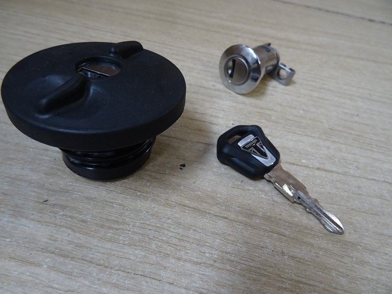 Kit bouchon et verrouillage selle Triumph 
900 Street Twin 2016/- et autres twins