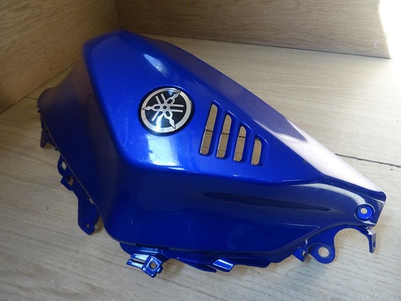 Coque de réservoir droite Yamaha 700 R7 YZF 2024