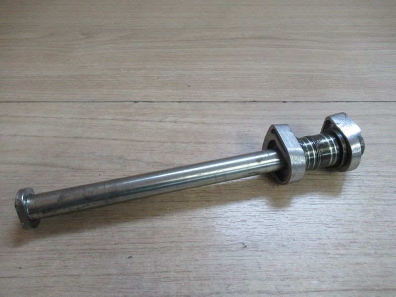 Axe de roue arrière Aprilia 125 RS 2006/2010