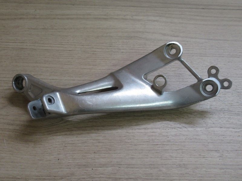 Platine repose-pied arrière droit Honda CBR1100XX 1997-2007